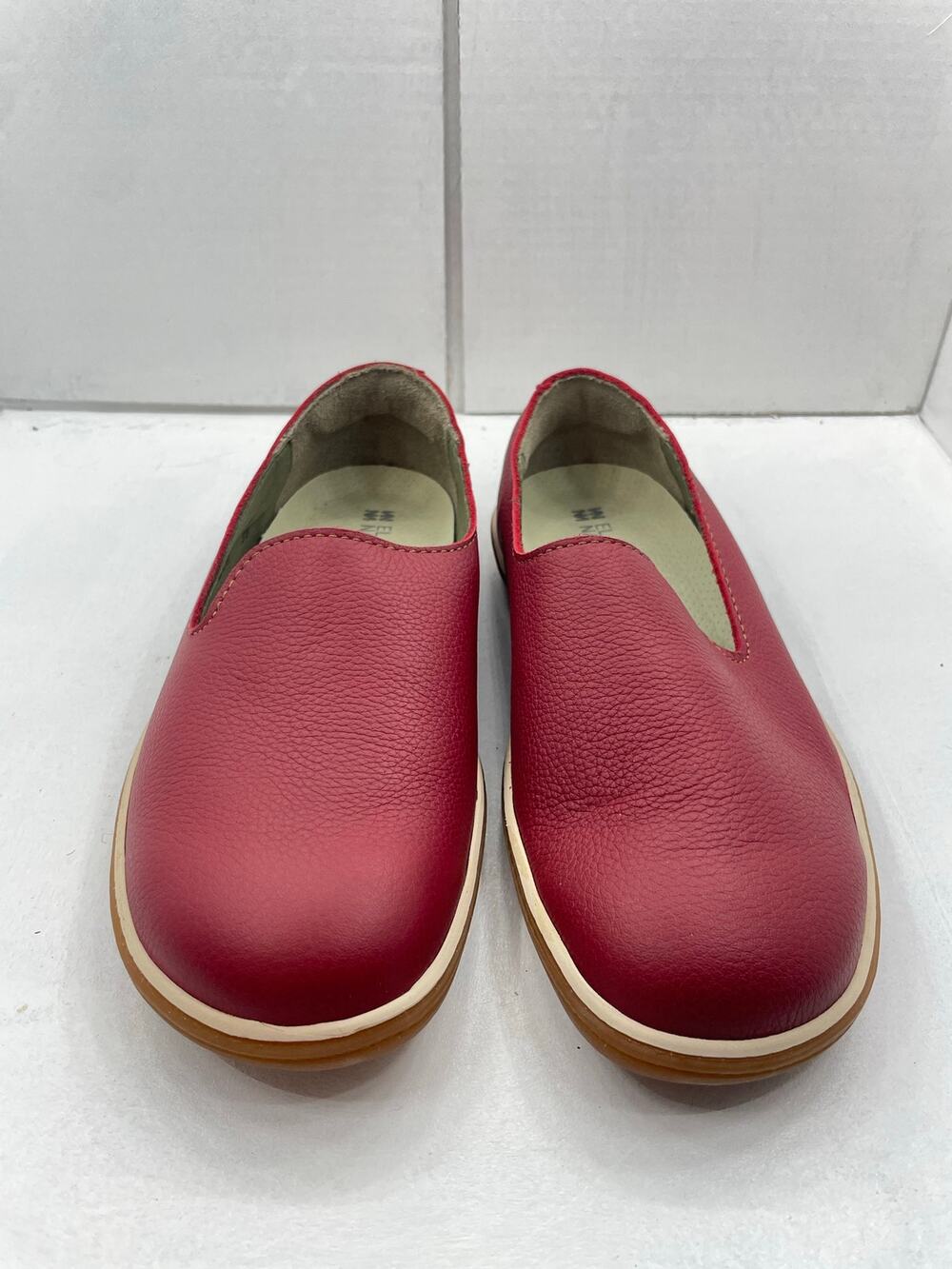 NWOT El Naturalista Soft Grain Red Viajero Mules Slip On. Sz 7.5-8.